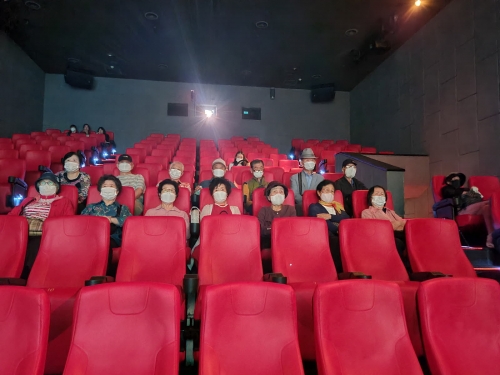[맞춤돌봄] '만리재 영화관' 단체 영화관람