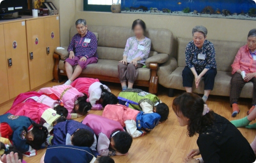 (2016.9.8) 요양시설  공덕 어린이집 위안공연